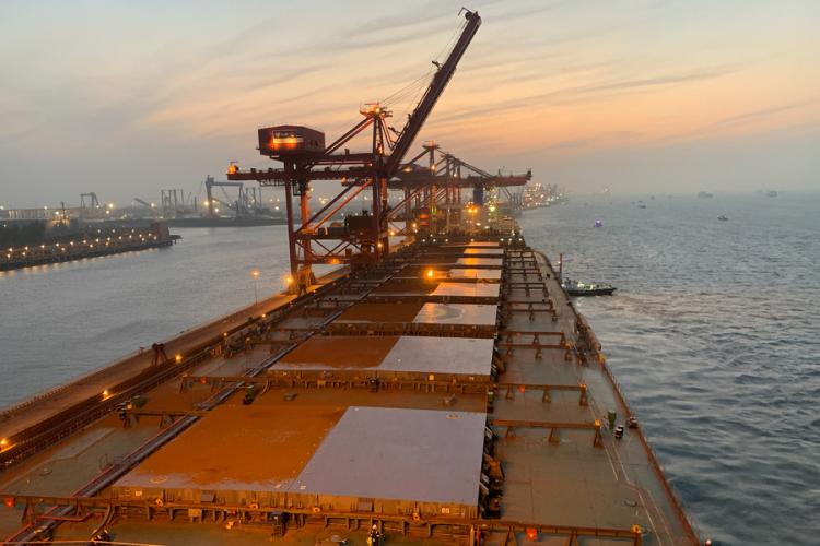 Hedwig Oldendorff vessel at the start of its emission monitoring voyage